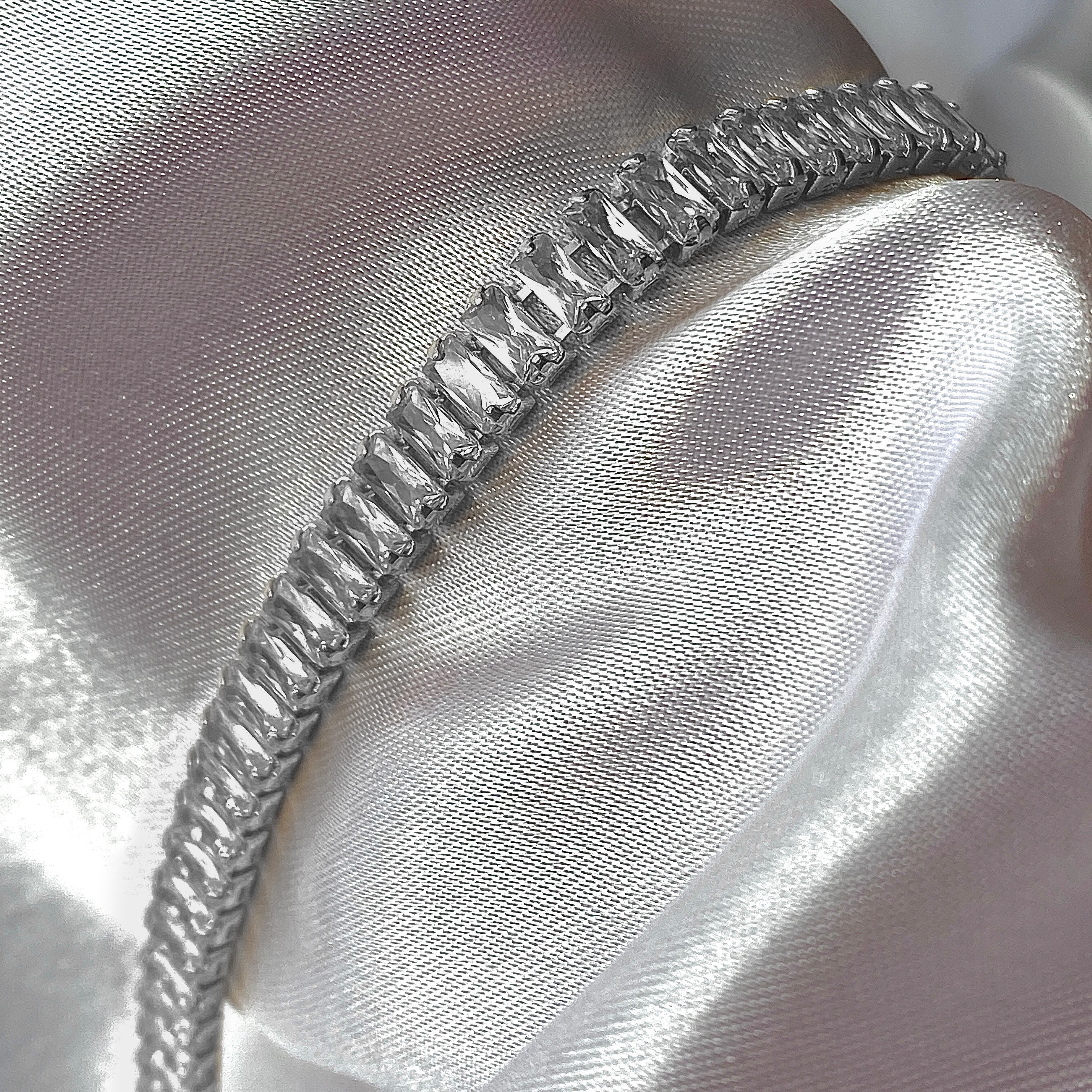 ,,SOMEONE Signature " Armband