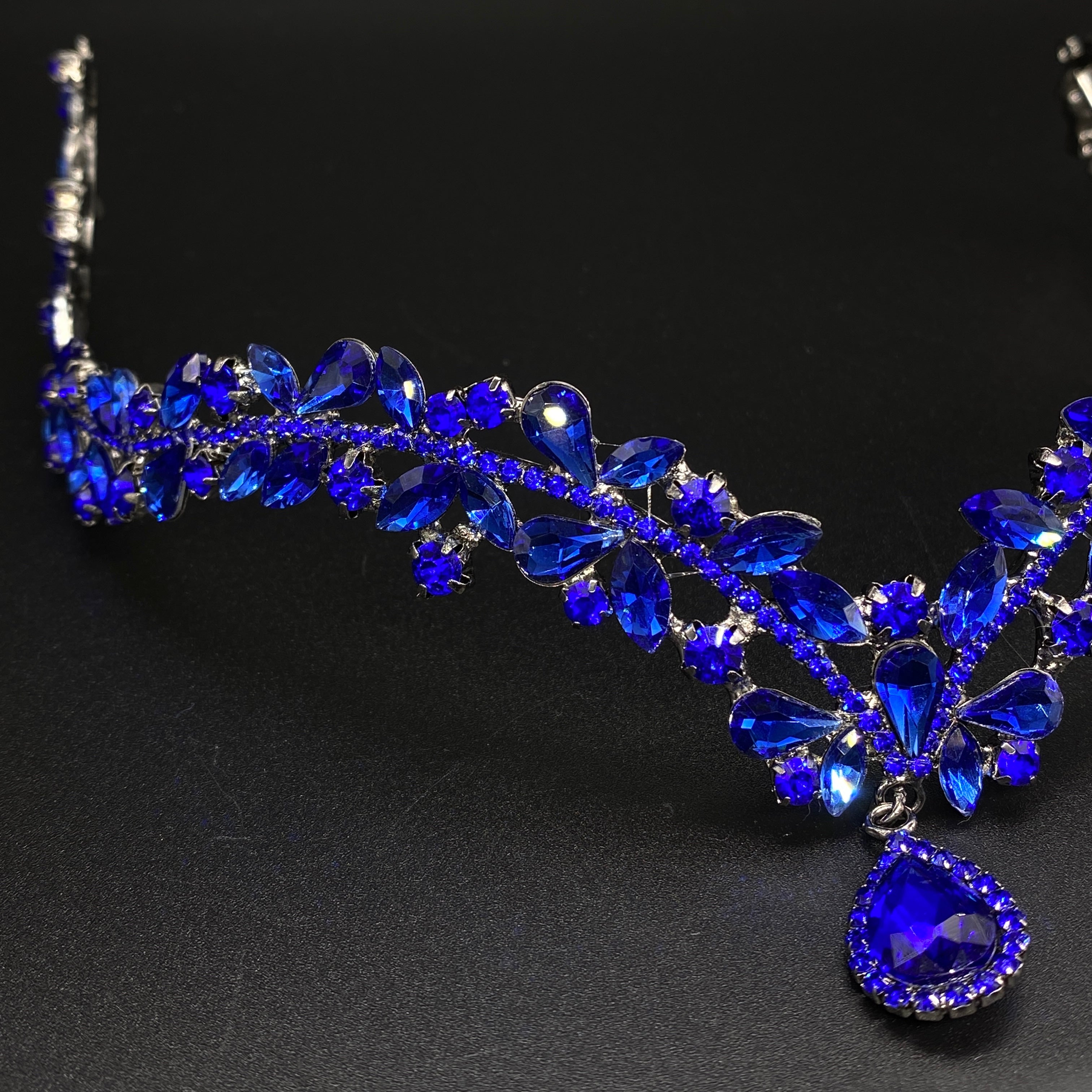 Tiara Königsblau