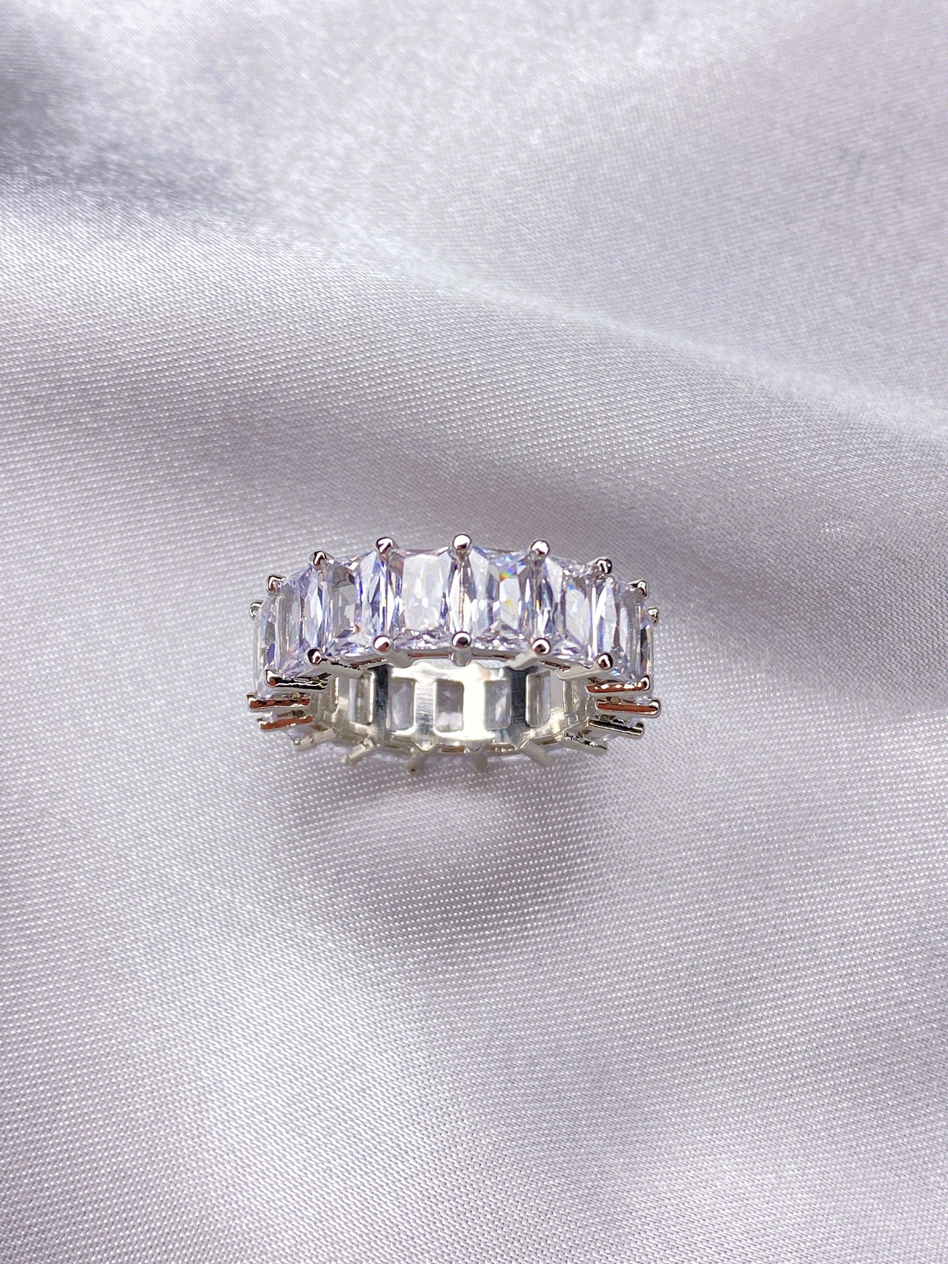 „Iced out“ Ring